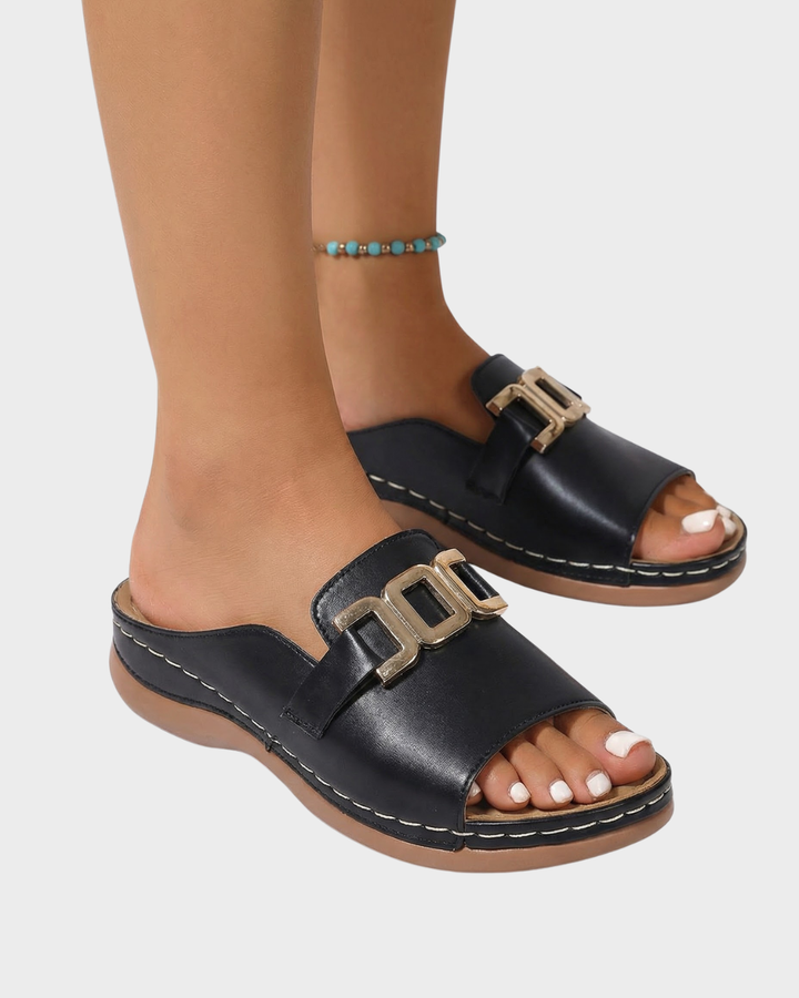 Sandalias de mujer con hebillas de cuero