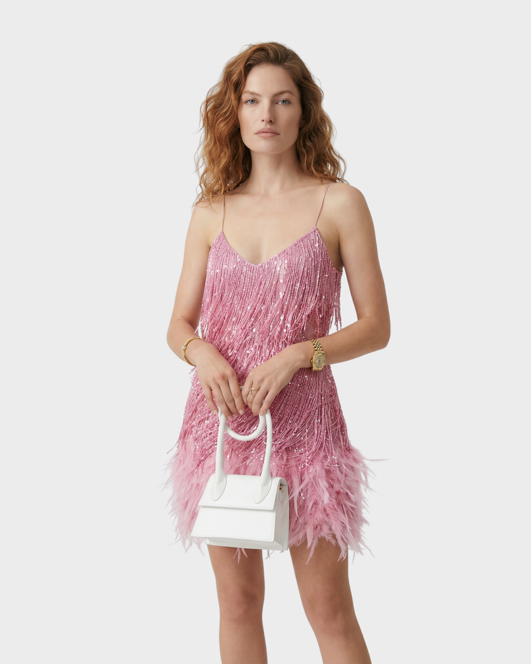 Vestido corto de fiesta con flecos y plumas