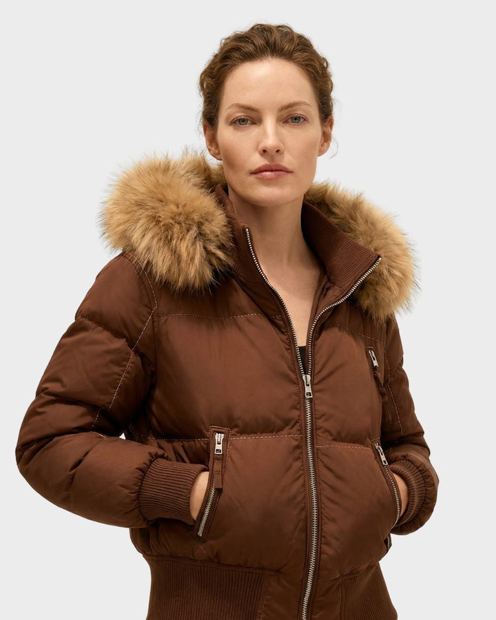 Chaqueta Con Capucha y Detalles de Piel