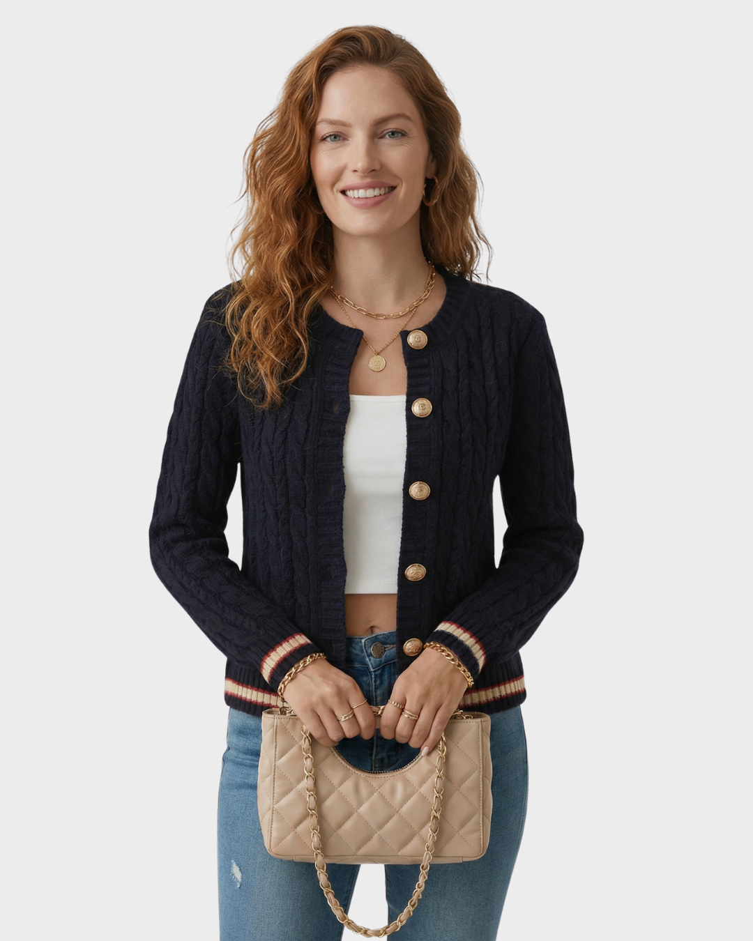 Cárdigan – ribetes dorados y elegancia