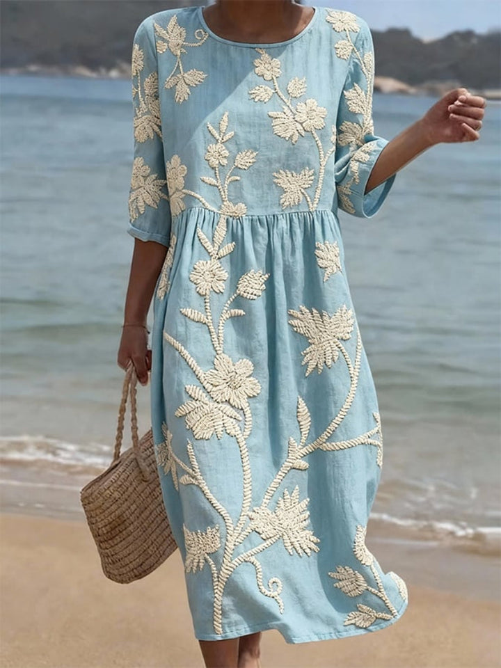 Vestido casual de mujer con estampado floral.