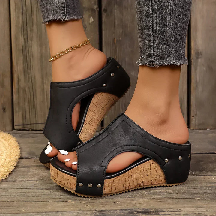 Eva-Mathilde | Zapatos de cuña Lumi con tachuelas