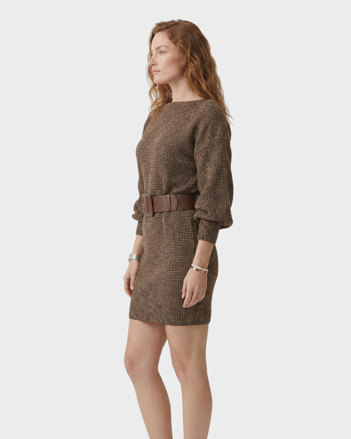 Vestido de punto con mangas abullonadas y cinturón